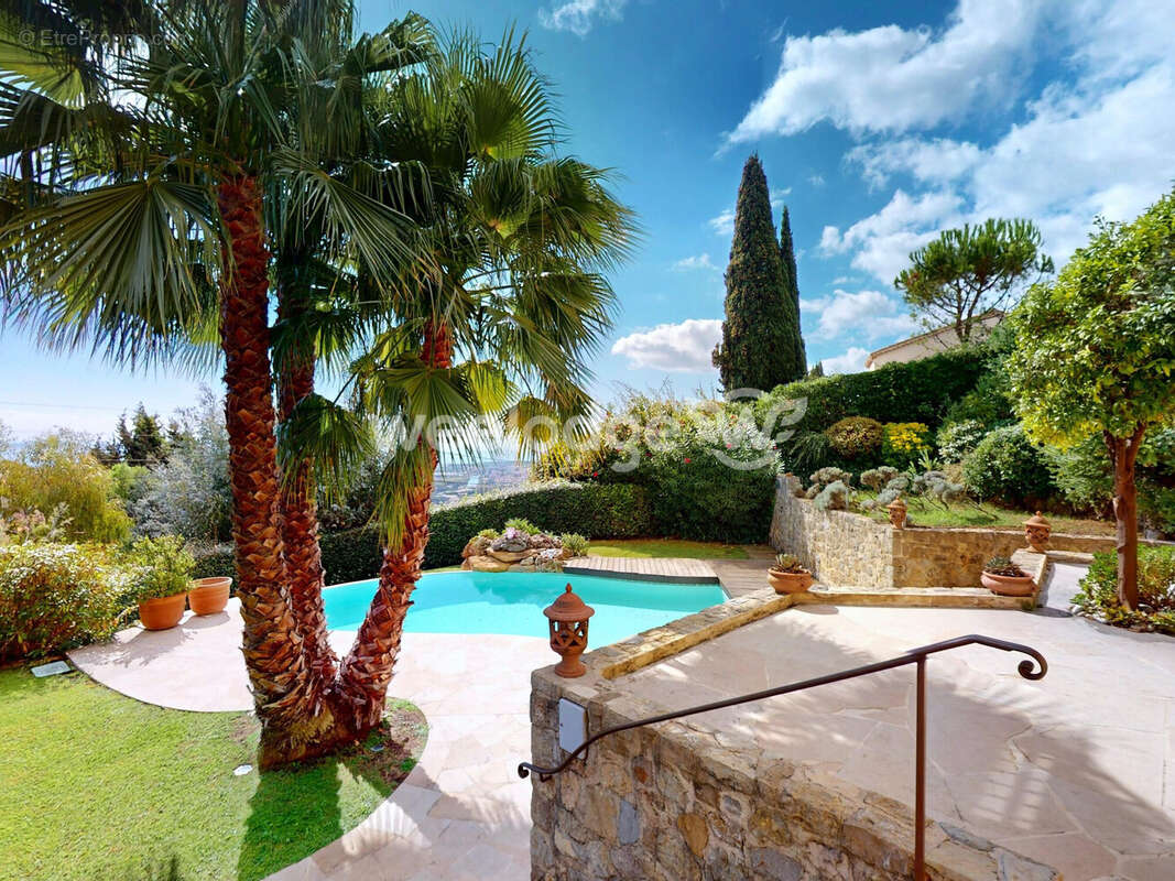 Maison à MANDELIEU-LA-NAPOULE