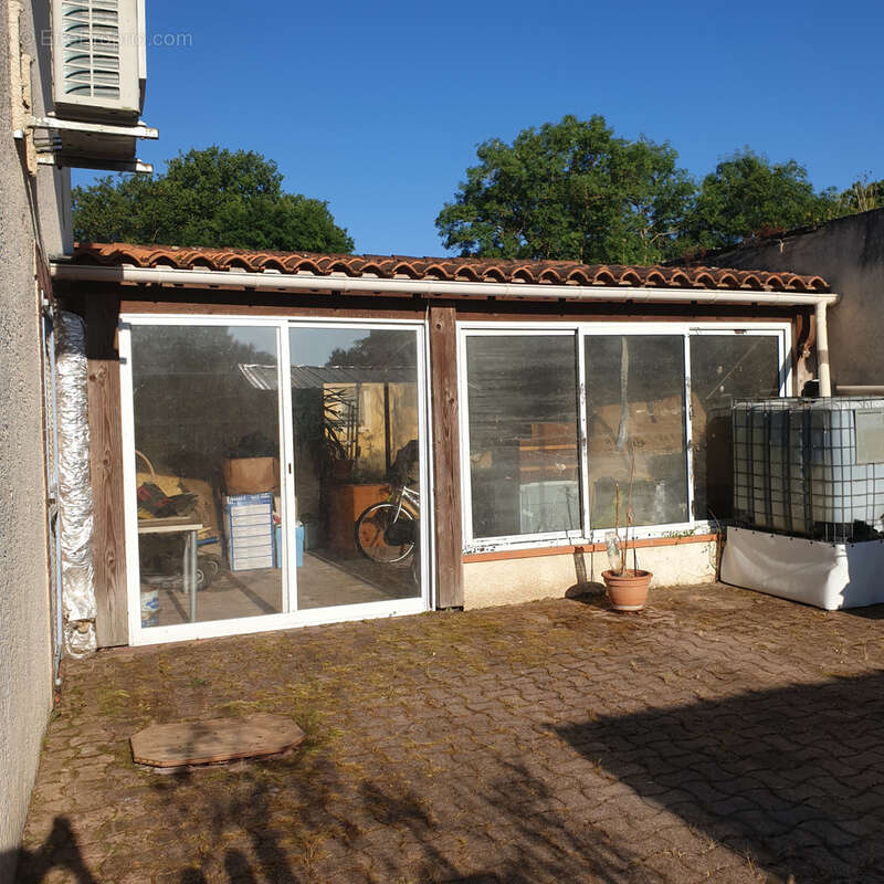 Maison à SAINTE-FOY-DE-PEYROLIERES