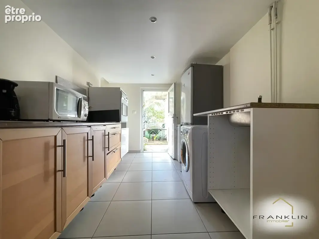 Tremblay-en-France, Pavillon traditionnel édifié sur un rez-de-jardin - 3 chambres - 402 m2 de terrain - photo 19
