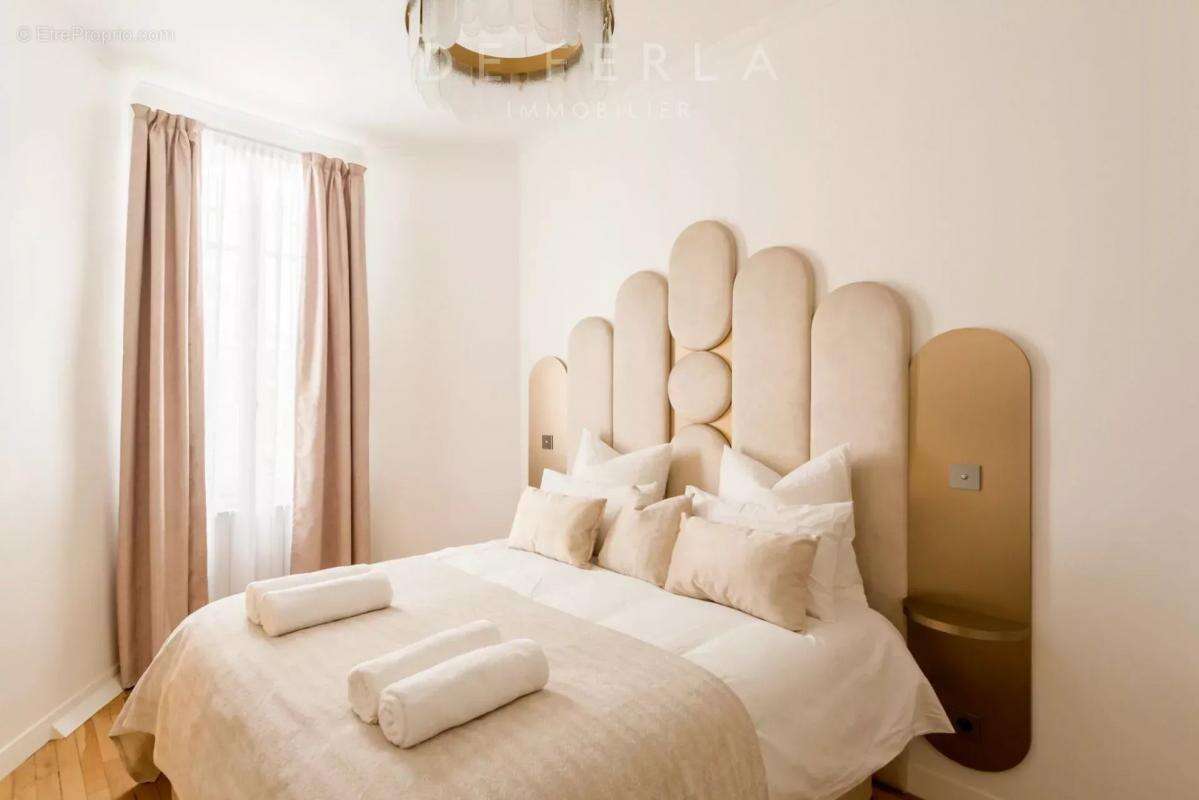 Appartement à PARIS-7E