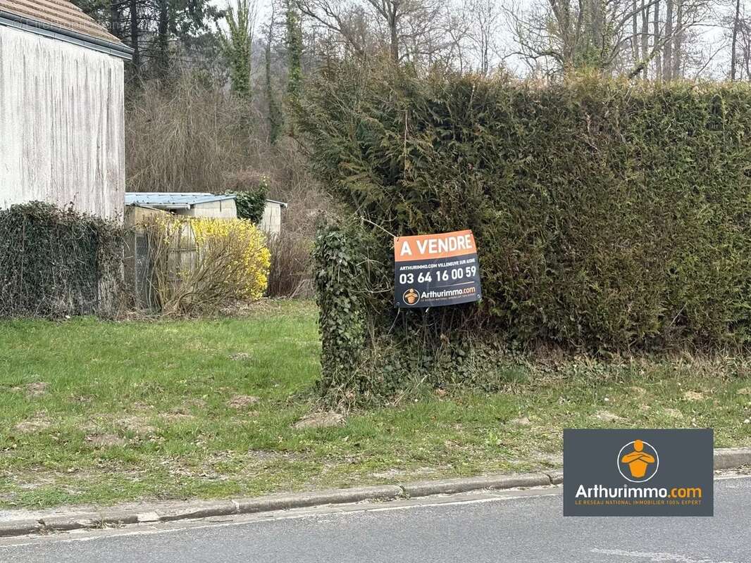 Terrain à MAUREGNY-EN-HAYE