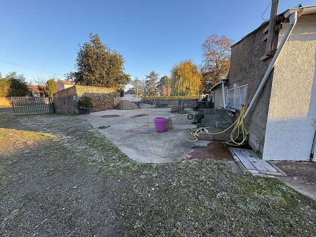 Commerce à SAINT-JULIEN-DE-CONCELLES