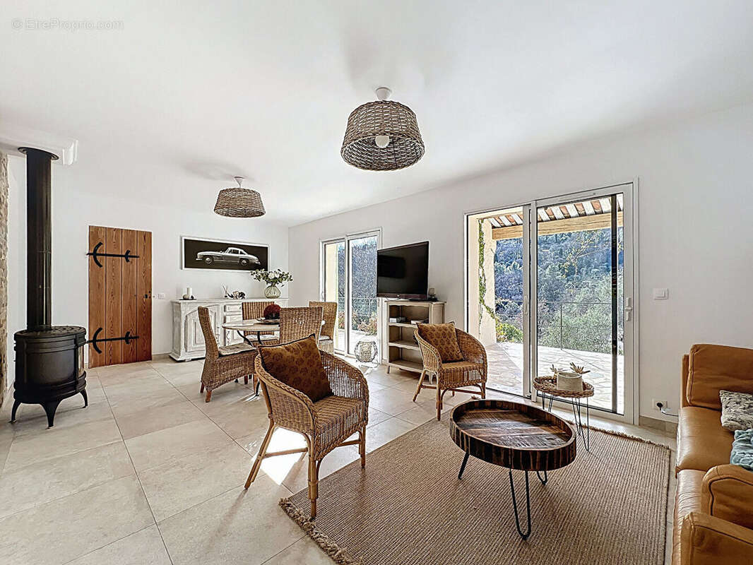Maison à TOURRETTES-SUR-LOUP