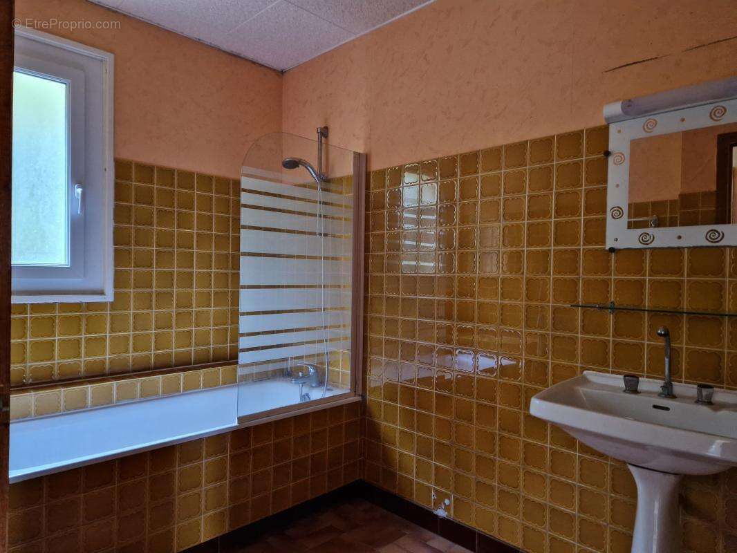 Maison à MAEL-CARHAIX