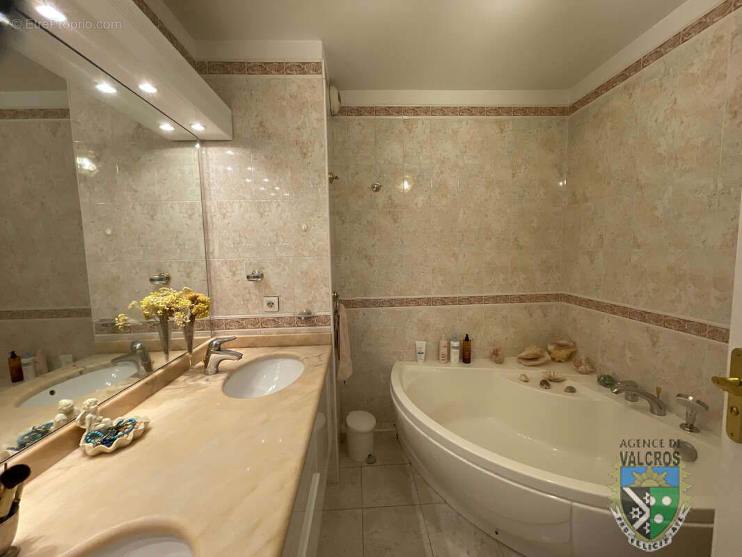 Appartement à CARQUEIRANNE
