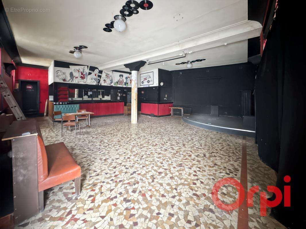 Maison à AINAY-LE-CHATEAU