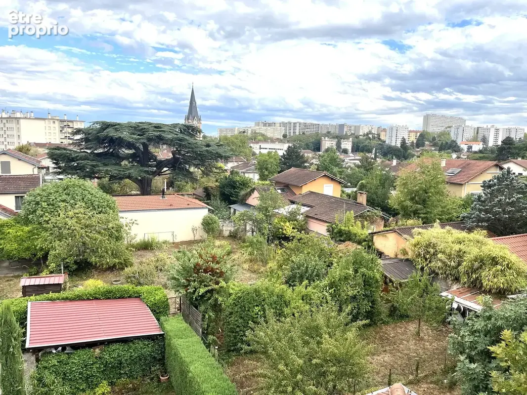 Studio au dernier étage avec vue dégagée et jardin privatif   Centre de Caluire - photo 6