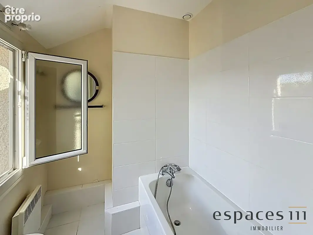 Maison familiale au coeur du village -107 m², beau potentiel et emplacement recherché - photo 10