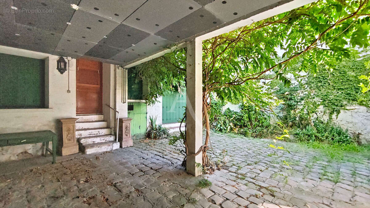 Maison de caractère - Ancien corps de ferme rénové - Nombreux espaces - Cour, préau et caves - 7 pièce(s) 195,12 m2 - photo 2