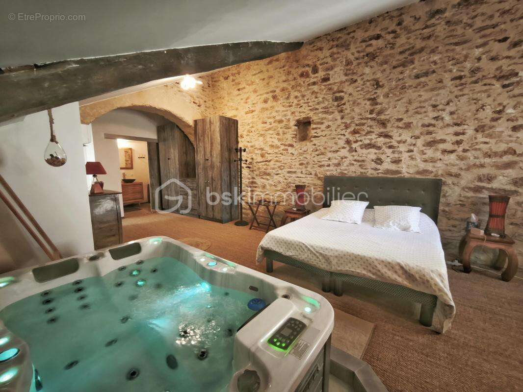 Maison de caractère de 179 m² avec suite indépendante bien-être, garage et patio – Faugères - photo 11