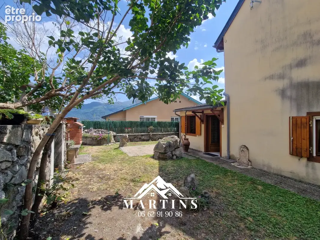 EXCLUSIVITE AGENCE - Charmante petite maison de village et terrain autour. - photo 2
