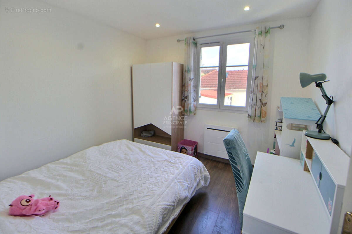 Maison à CHANTELOUP-LES-VIGNES