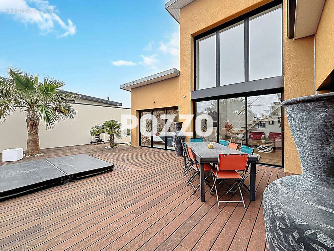 Maison à AGON-COUTAINVILLE