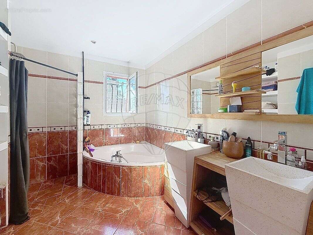 Maison à SAINT-CHRISTOL-LES-ALES