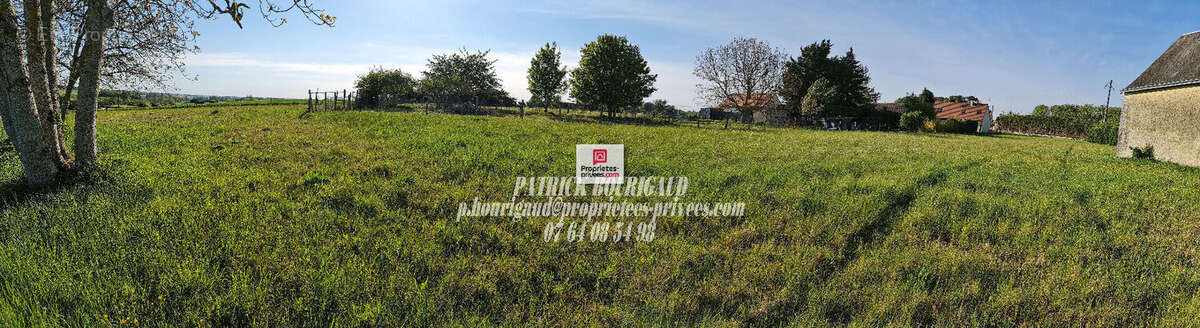 Terrain à VARENNES