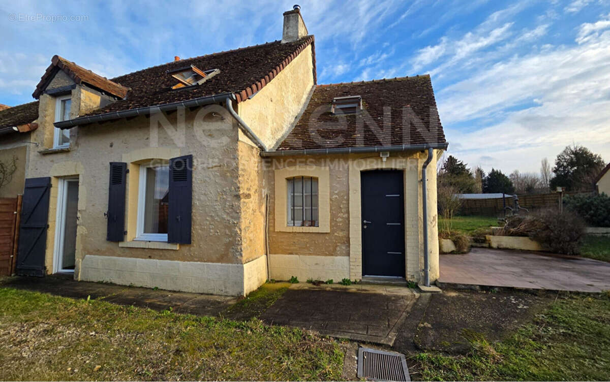 Maison à MEZIERES-SOUS-LAVARDIN