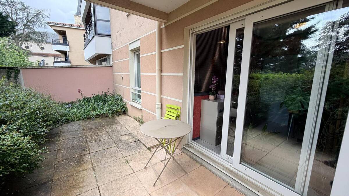 Photo 1 - Appartement à LA TOUR-DE-SALVAGNY