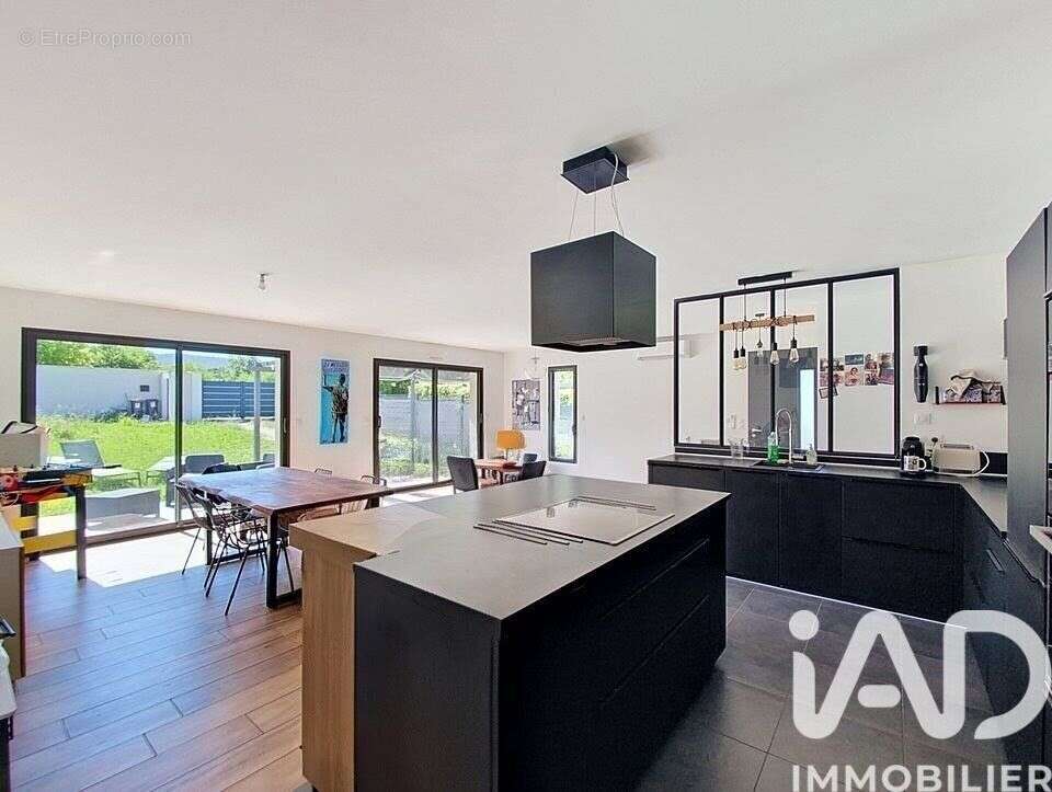 Maison 108 m² à La Roque-Sur-Pernes  - photo 6