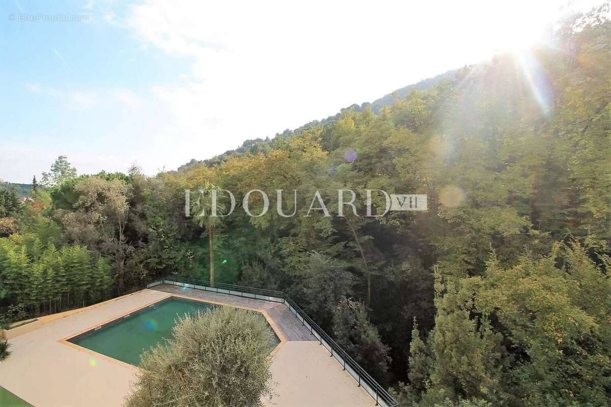 Bel trois pièces en excellent état dans résidence moderne avec piscine et performante sur le plan énergétique - photo 9