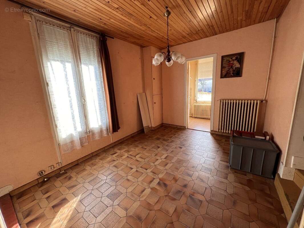 Maison à SAINT-CHERON