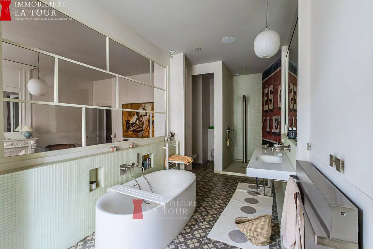 Appartement à PARIS-16E
