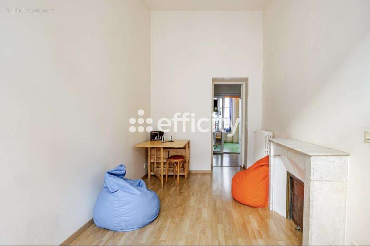 Appartement à PARIS-10E