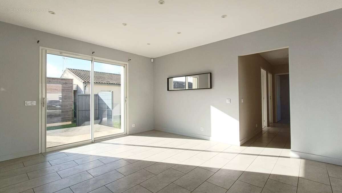 Maison à NEUVILLE-DE-POITOU