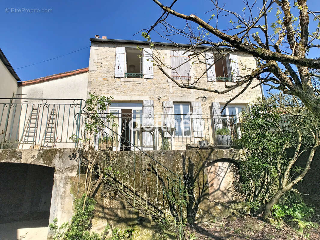 Maison à RUFFEC