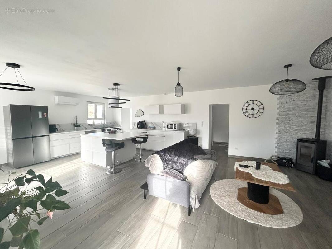 Photo 1 - Maison à MOUTIERS-LES-MAUXFAITS