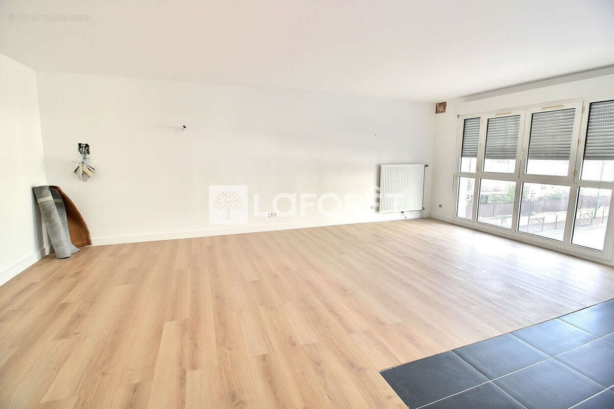 Appartement à VILLENEUVE-LA-GARENNE