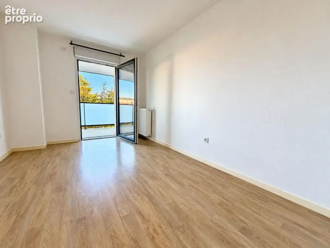 LA ROCHELLE – Appartement T2 avec grand balcon, parking sécurisé et cellier - photo 6