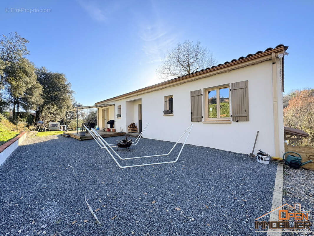 Maison à CARSAC-AILLAC