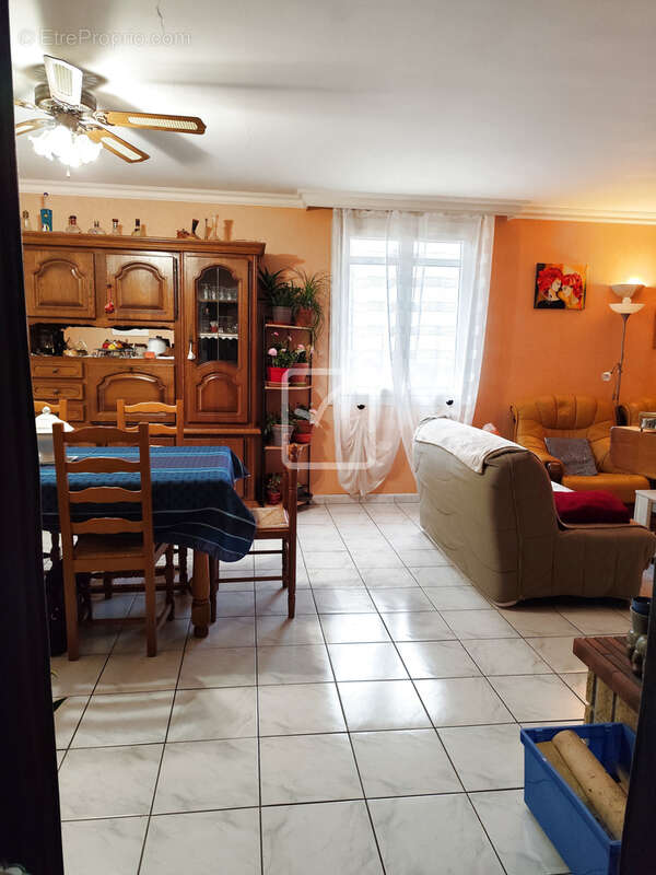 Maison à LACHAPELLE-AUZAC