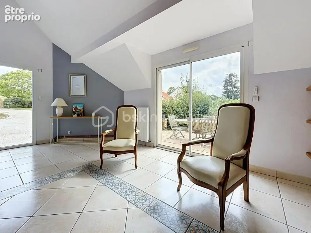 Maison contemporaine avec double garage et sous sol complet ! - photo 4