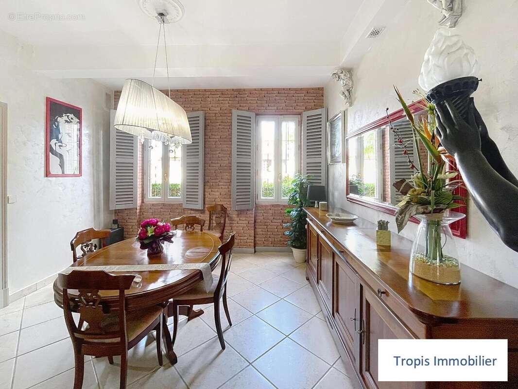   - Maison à SAINT-LEON