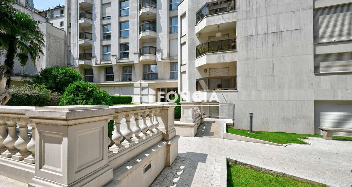 Appartement à PARIS-7E