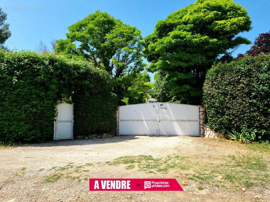 Maison à BESSE-SUR-ISSOLE