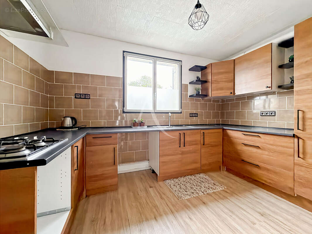 Maison à JOUY-LE-MOUTIER