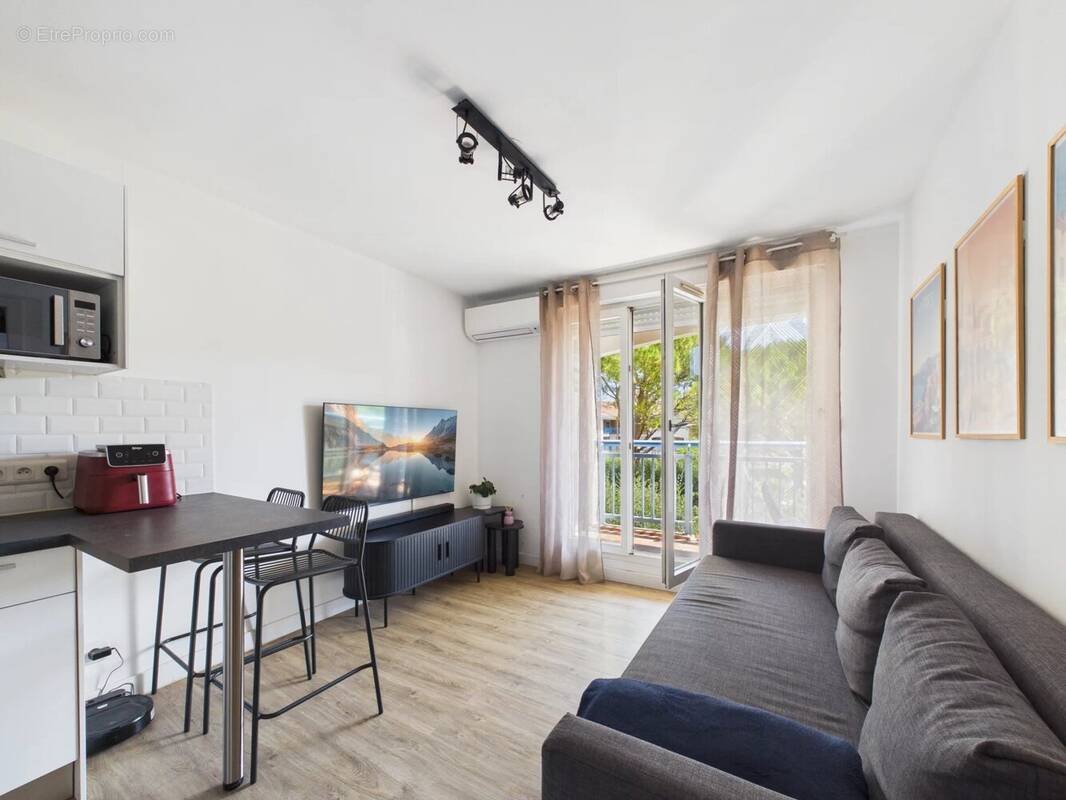 Appartement à VALLAURIS