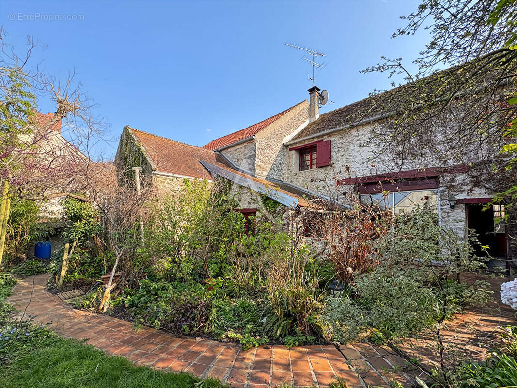 Maison à JANVILLE-SUR-JUINE