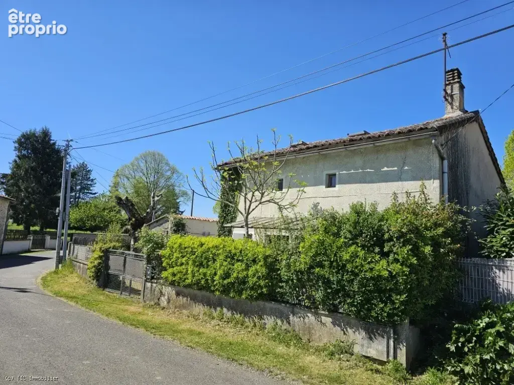 Maison De Caractère Dans Un Hameau Tranquille Proche de Nanteuil-en-Vallée - photo 3