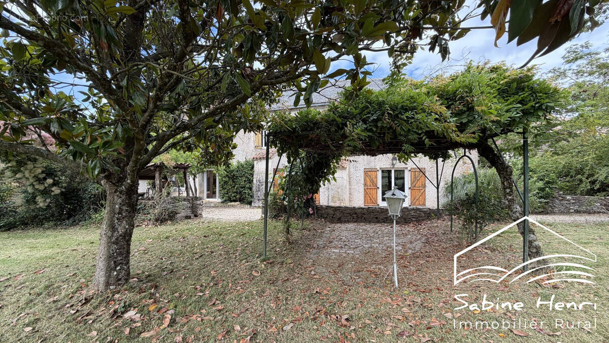 Maison à MIRANDOL-BOURGNOUNAC