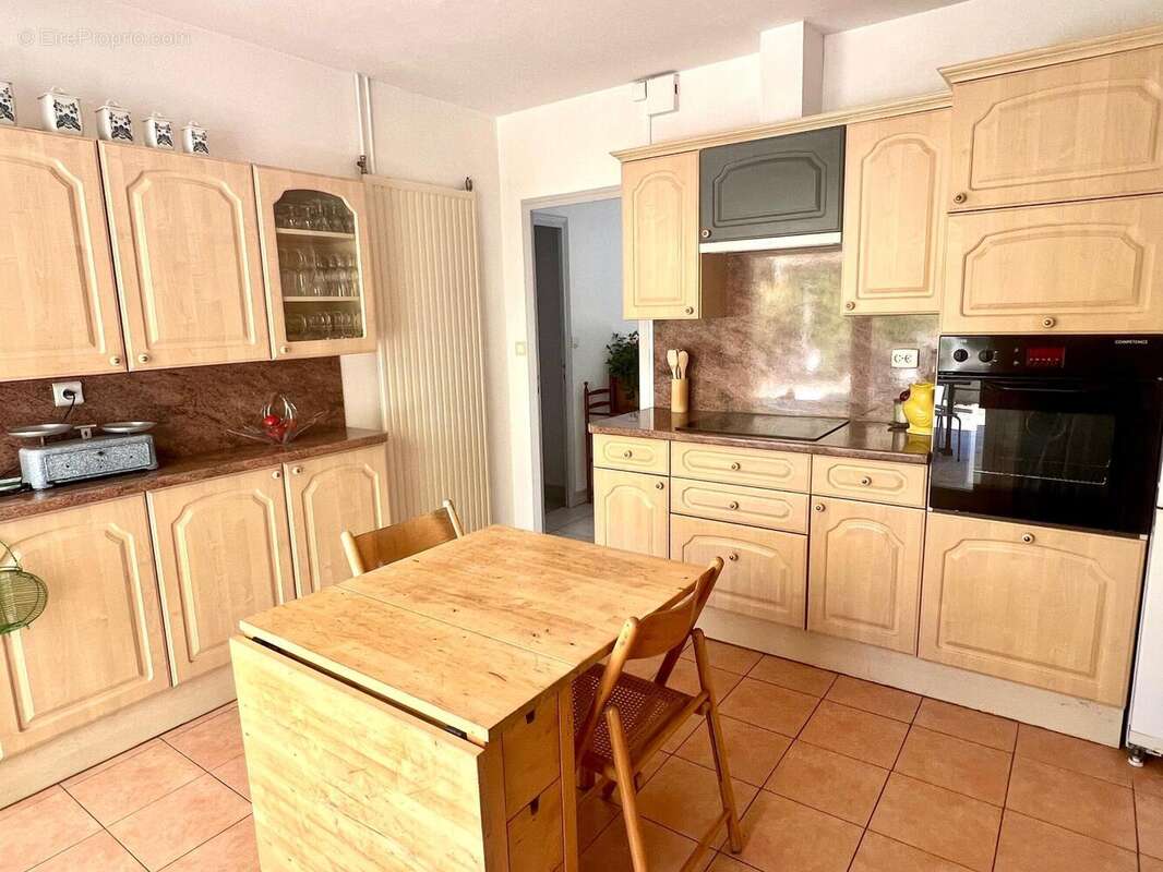 Maison 100 m² à Saint-Jean-D'angely  - photo 4