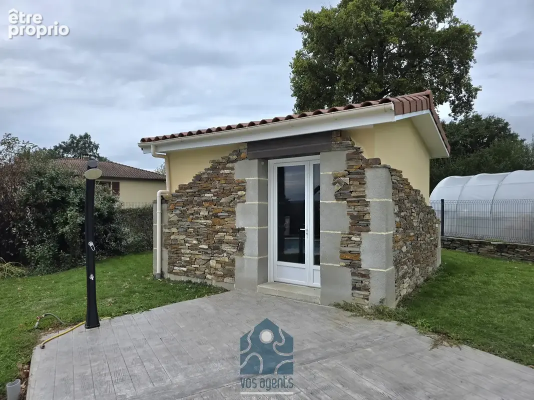 Maison T5 avec piscine, double garage, terrasse couverte, pergola et dépendances - photo 16