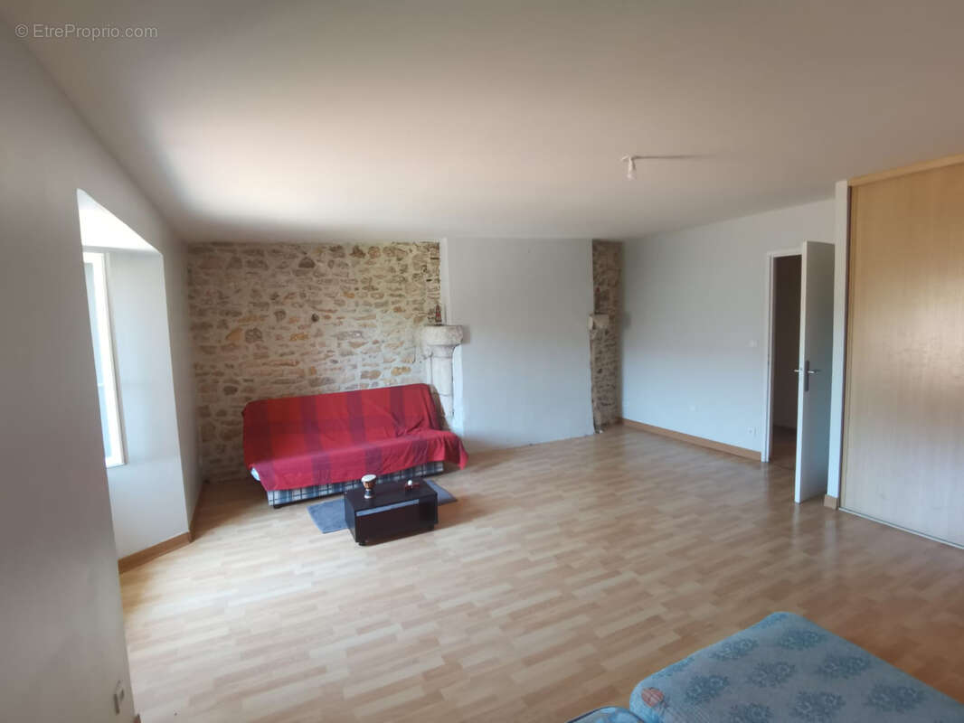 Maison à CHASSENEUIL-SUR-BONNIEURE