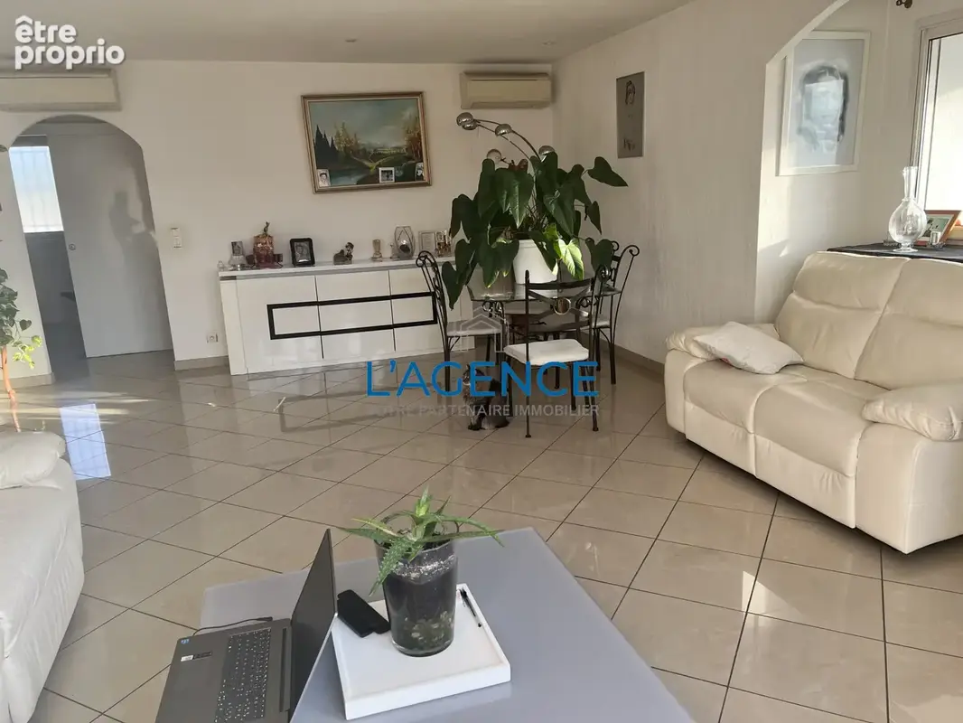 Local professionnel de 450m2 avec appartement de 150 m2 en très bon état sur 920m2 de terrain - photo 2