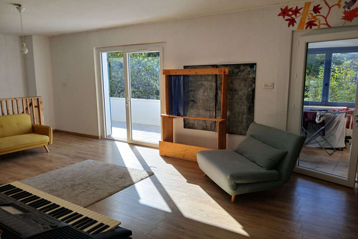 Maison à REYNES