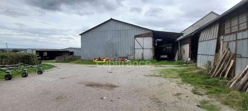 Maison à LURCY-LEVIS