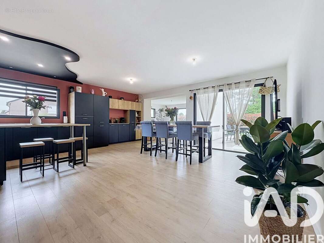 Maison 154 m² à Brehal  - photo 3