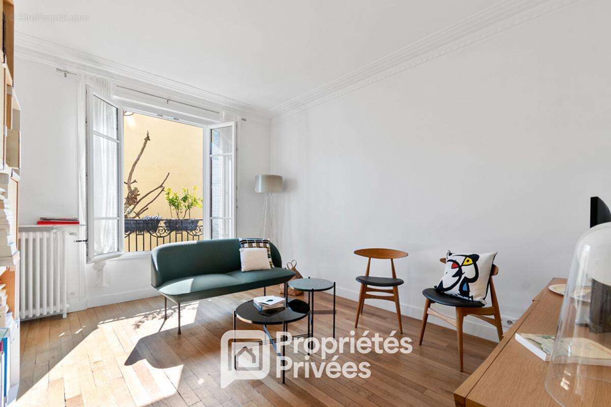 Appartement à COURBEVOIE